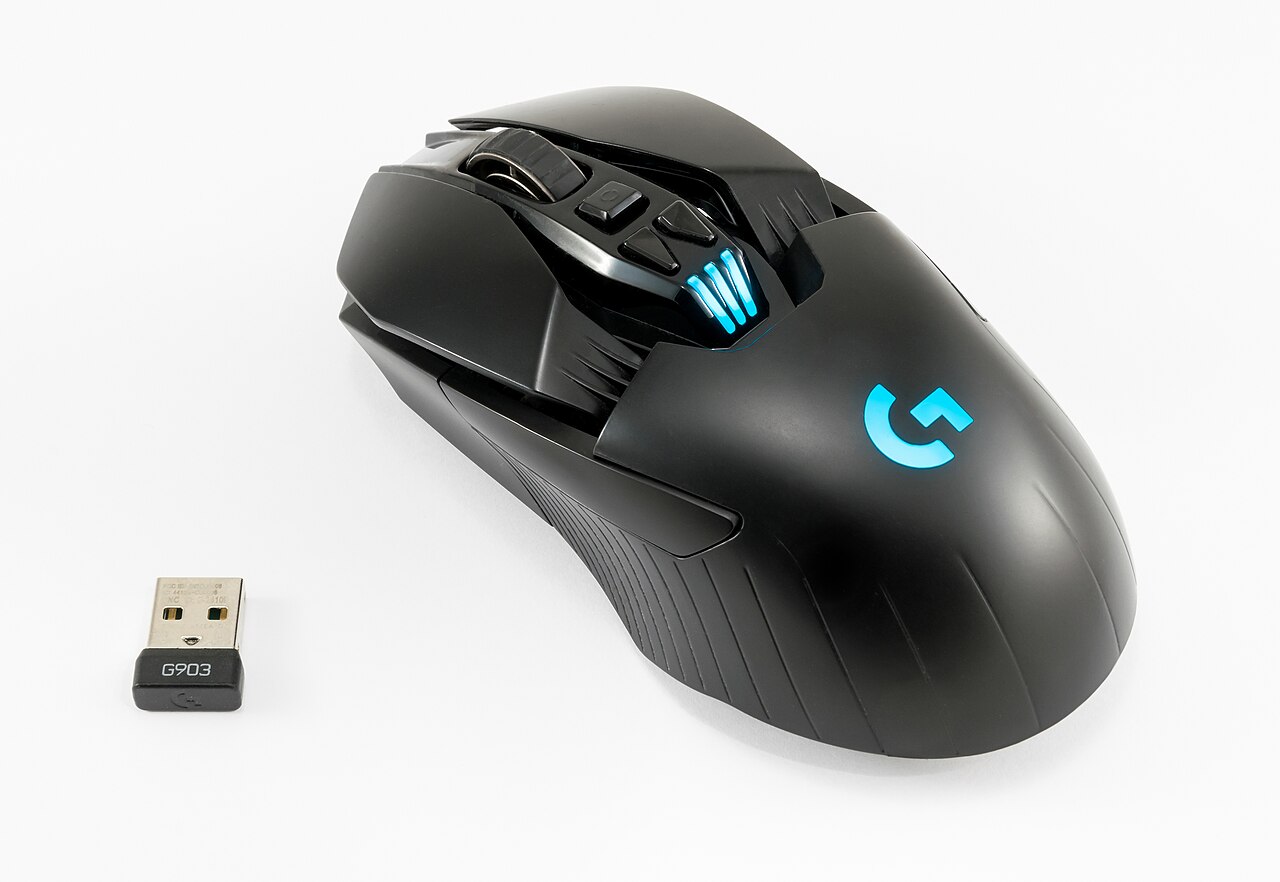 Wireless gaming mouse with a curved shell and physical buttons